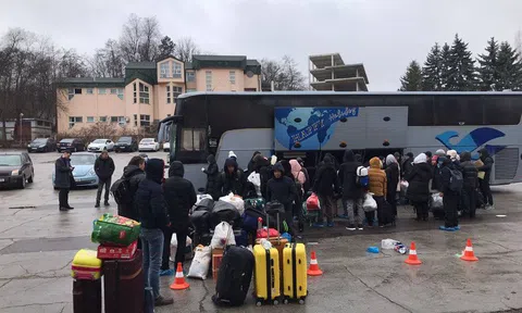 Hai chuyến bay đưa gần 600 người Việt từ Ukraine về nước an toàn