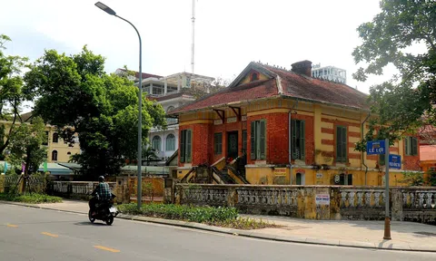 Thừa Thiên - Huế: Ngôi biệt thự hơn 100 năm tuổi trước thông tin thuê “thần đèn” di dời