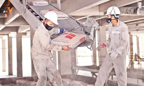 Sau thép, xi măng “rục rịch” tăng giá bán