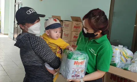 Quỹ Phát triển Tài năng Việt trao “Triệu phần quà san sẻ yêu thương” đến những hoàn cảnh khó khăn