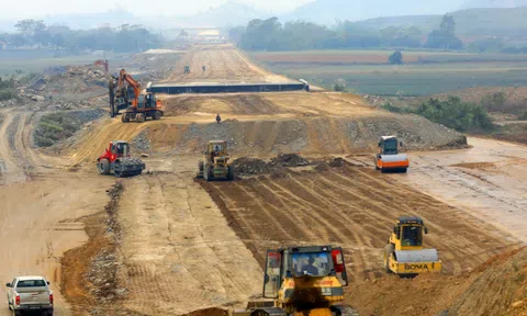 Ứng phó với bão giá “xăng dầu” tại các công trình giao thông trọng điểm