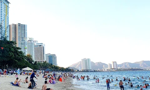 Theo dòng thời sự: Mở cửa du lịch, rộng cánh cửa phục hồi kinh tế