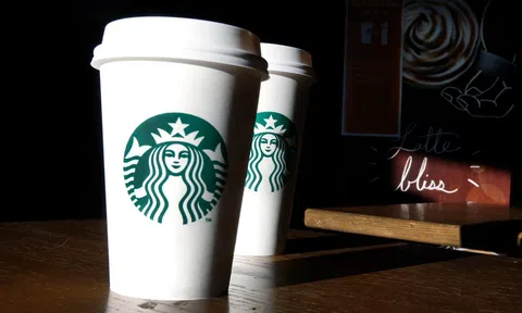 Starbucks hướng tới loại bỏ cốc sử dụng một lần