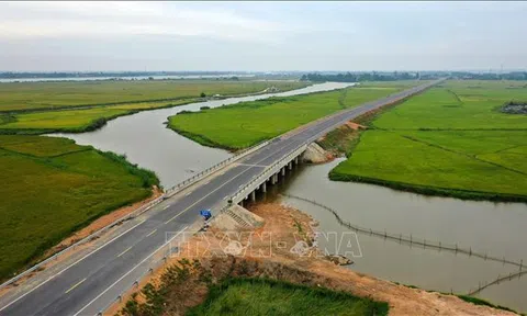 Quảng Trị đầu tư giao thông kết nối ven biển với đô thị và vùng khác