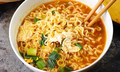 Mì ăn liền thu hút thanh niên Thái Lan