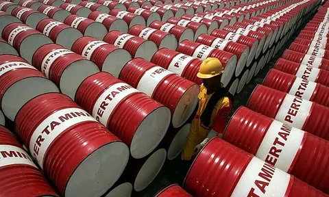 Kim ngạch nhập khẩu xăng dầu đạt gần 1,7 tỉ USD, tăng 104%