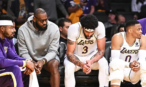 Los Angeles Lakers đã chính thức bị loại khỏi vòng playoffs