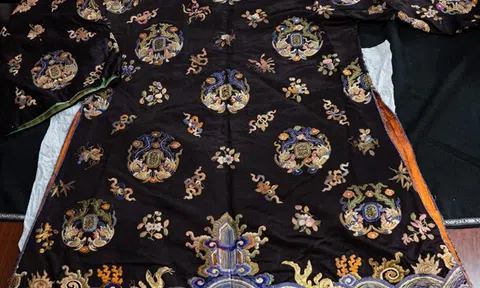 Thừa Thiên Huế tổ chức triển lãm trưng bày Mũ quan đại thần và áo Nhật Bình triều Nguyễn