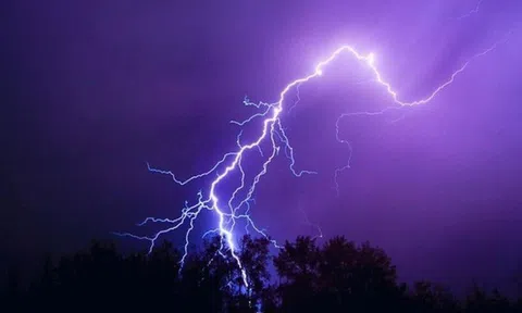 Chủ động phòng, tránh nguy hiểm từ dông lốc, sét