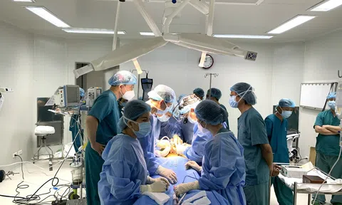 Bệnh viện Trung ương Huế thực hiện thành công ca ghép tim xuyên Việt