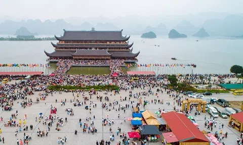 Chùa Tam Chúc miễn phí vé du thuyền và cơm chay dịp đại lễ Phật Đản