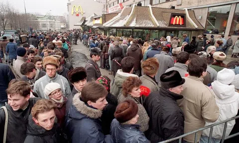 McDonald's rút khỏi Nga sau 32 năm do khủng hoảng Ukraine
