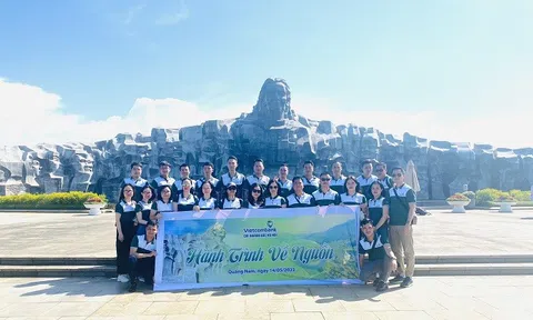 Chi bộ Đảng Ngân hàng Vietcombank Bắc Hà Nội tổ chức chương trình về nguồn tại Quảng Nam