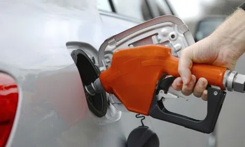 Ngày mai, giá xăng sẽ tăng tiếp, vượt 30.000 đồng/lít?