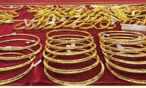 Giá vàng giảm mạnh