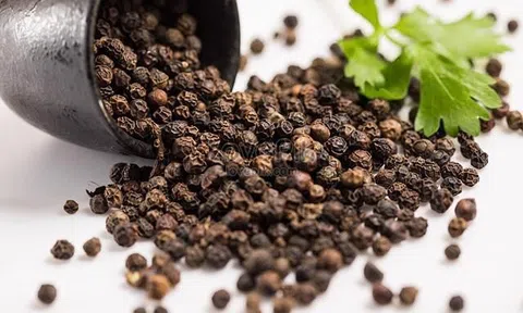 Giá tiêu hôm nay: Giảm mạnh, tiêu gặp nhiều áp lực, giới đầu cơ bán cắt lỗ