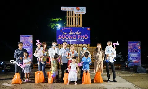Chương trình “Sân chơi đường phố” tặng quà thanh niên công nhân khó khăn nhân Ngày Gia đình Việt Nam 28/6