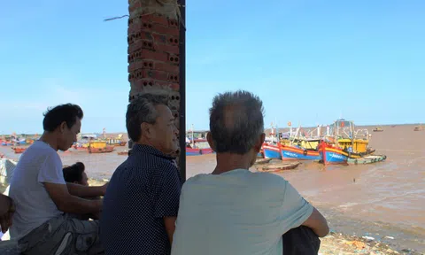 Thanh Hóa: Tàu thuyền 'ngủ đông' trong bão giá xăng, dầu
