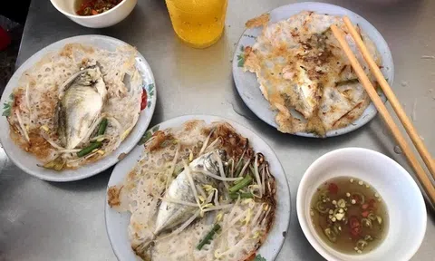 Độc đáo món bánh khoái cá kình của làng Chuồn, Huế