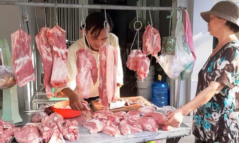 Giá thịt lợn tăng cao, Phó Thủ tướng yêu cầu thực hiện ngay các biện pháp bình ổn giá