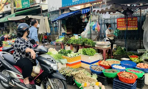 Giá cả hàng hóa vẫn tăng cao dù giá xăng giảm?