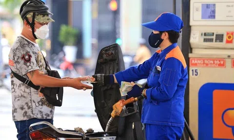 Bộ Công Thương dự tính giá xăng có thể về 24.000 đồng/lít