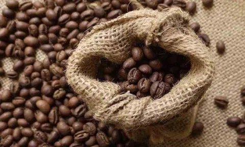 Tiêu dùng xanh ngày 24/8: Giá cà phê trong nước tăng nhẹ, cà phê thế giới ngập tràn sắc xanh
