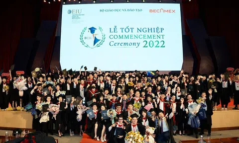 Lãnh đạo tỉnh Bình Dương, Tổng Công ty Becamex IDC chúc mừng Đại học Quốc tế Miền Đông tổ chức Lễ tốt nghiệp năm 2022