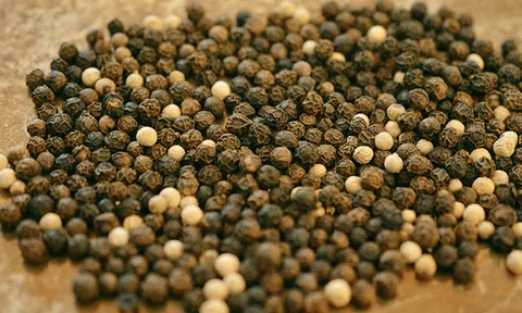 Giá tiêu hôm nay 29/8: Giá tiêu trong nước giảm nhẹ