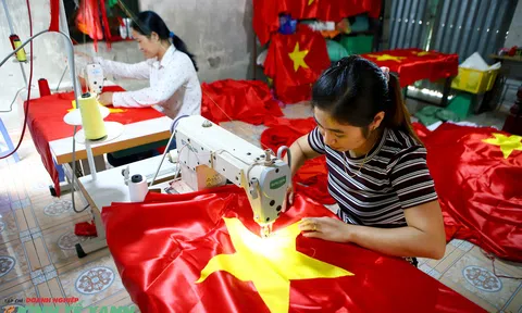 Từ Vân - Niềm tự hào làng nghề may cờ Tổ quốc thiêng liêng