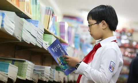 Đường dây nóng hỗ trợ mua sách trước ngày khai trường