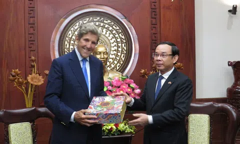 Bí thư Thành ủy TP.HCM tiếp Đặc phái viên của Tổng thống Hoa Kỳ làm việc về biến đổi khí hậu