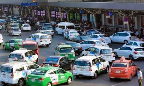 Xăng dầu hạ nhiệt: Nhiều hãng taxi, xe khách đồng loạt giảm giá cước