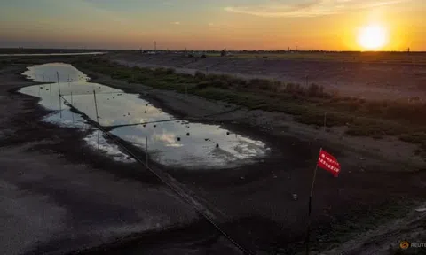 Poyang - Hồ chứa nước ngọt lớn nhất Trung Quốc khô hạn kỷ lục