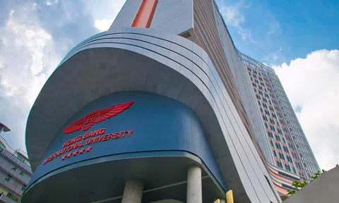 Đại học Quốc tế Hồng Bàng trao học bổng hàng trăm triệu hỗ trợ tân sinh viên bị ảnh hưởng bão Noru