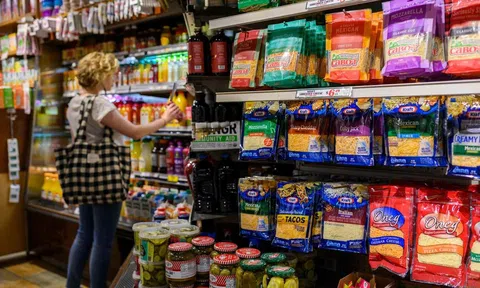 WTO dự báo tăng trưởng thương mại toàn cầu sẽ chậm lại trong năm 2023