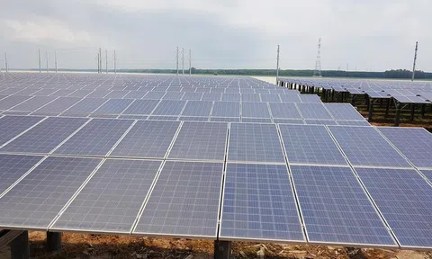 Phương pháp xây dựng khung giá phát điện nhà máy điện mặt trời, điện gió chuyển tiếp