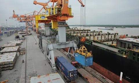 Tính đến hết nửa đầu tháng 10, Việt Nam xuất siêu 7,24 tỷ USD