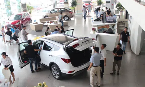 Nhiều mẫu ô tô "cháy" hàng, giá tăng bởi sức mua cao đột biến