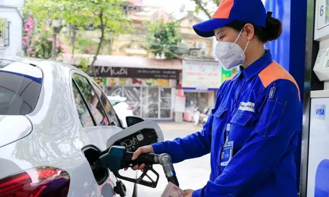 Ngày mai (01/11), xăng dầu trong nước tiếp tục tăng giá?