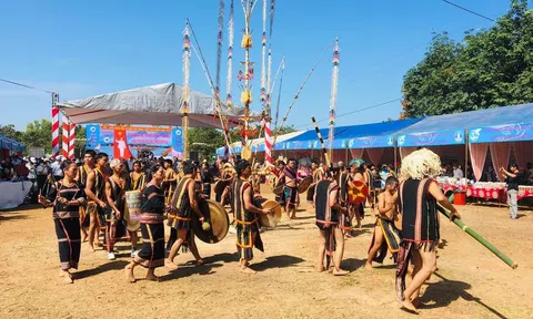 Gia Lai tổ chức Ngày hội đua thuyền độc mộc trên sông Pô Cô lần thứ 3 và Liên hoan Văn hóa Cồng chiêng năm 2022