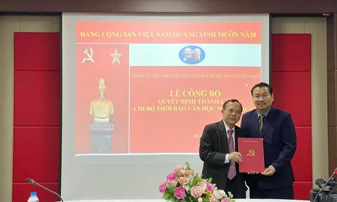 Lễ công bố Quyết định thành lập Chi bộ Thời báo Văn học nghệ thuật