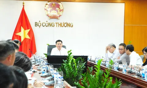 Bộ Công thương dự kiến 2 kịch bản về phân giao tổng nguồn xăng dầu tối thiểu năm 2023