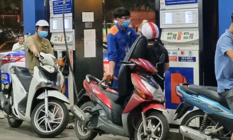 Giá xăng tiếp tục giảm hơn 1.000 đồng/lít từ chiều 1/12
