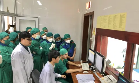 Bệnh viện Trung ương Huế chuyển giao kỹ thuật lấy huyết khối ở bệnh nhân nhồi máu não cấp cho Bệnh viện Đa khoa Hà Tĩnh