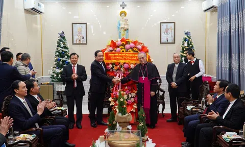 Phó Chủ tịch Thường trực Quốc hội Trần Thanh Mẫn thăm và chúc mừng Giáng sinh tại Huế