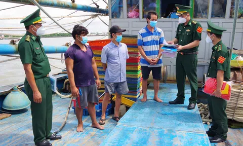 Bộ đội biên phòng Cà Mau tăng cường chống buôn lậu trên biển