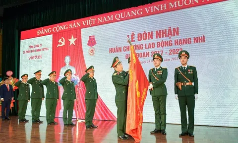 Viettel Post vinh dự đón nhận Huân chương Lao động hạng Nhì