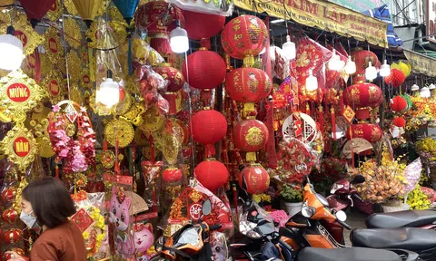 Thị trường đồ trang trí Tết bắt đầu sôi động