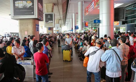 Sân bay Tân Sơn Nhất đón lượng hành khách quốc tế tăng kỷ lục